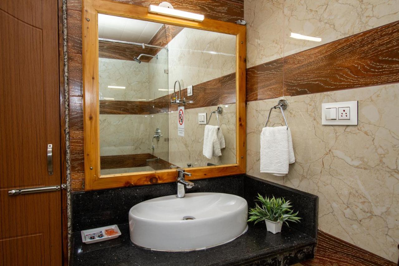 Vaibhav Regency Hotel Manāli Buitenkant foto