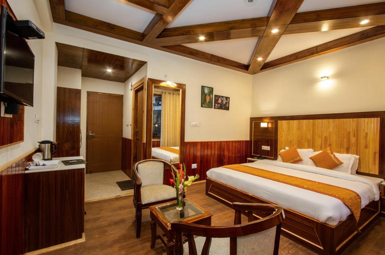 Vaibhav Regency Hotel Manāli Buitenkant foto